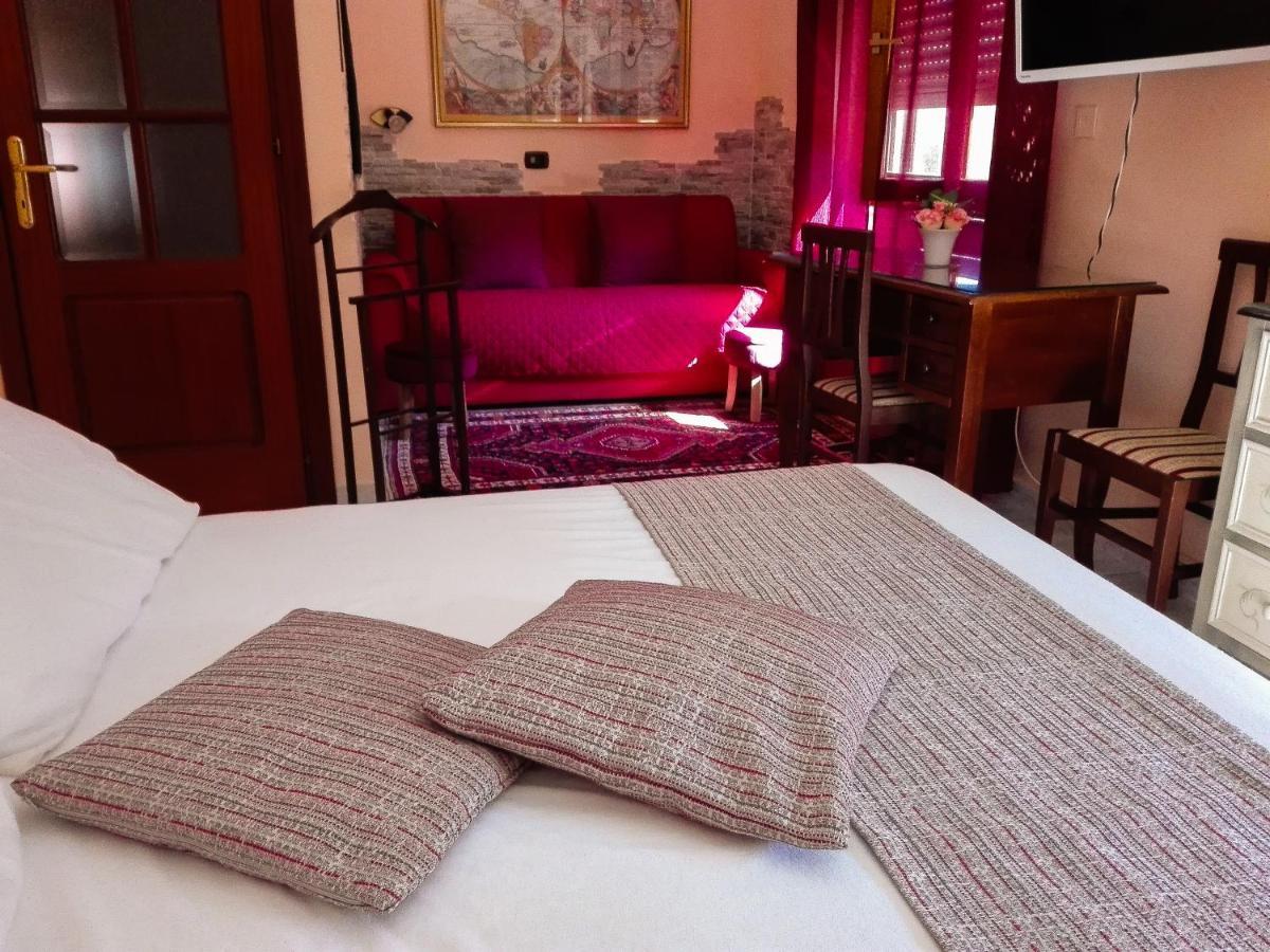 La Rosa - Elegant Rooms Sassari Bagian luar foto