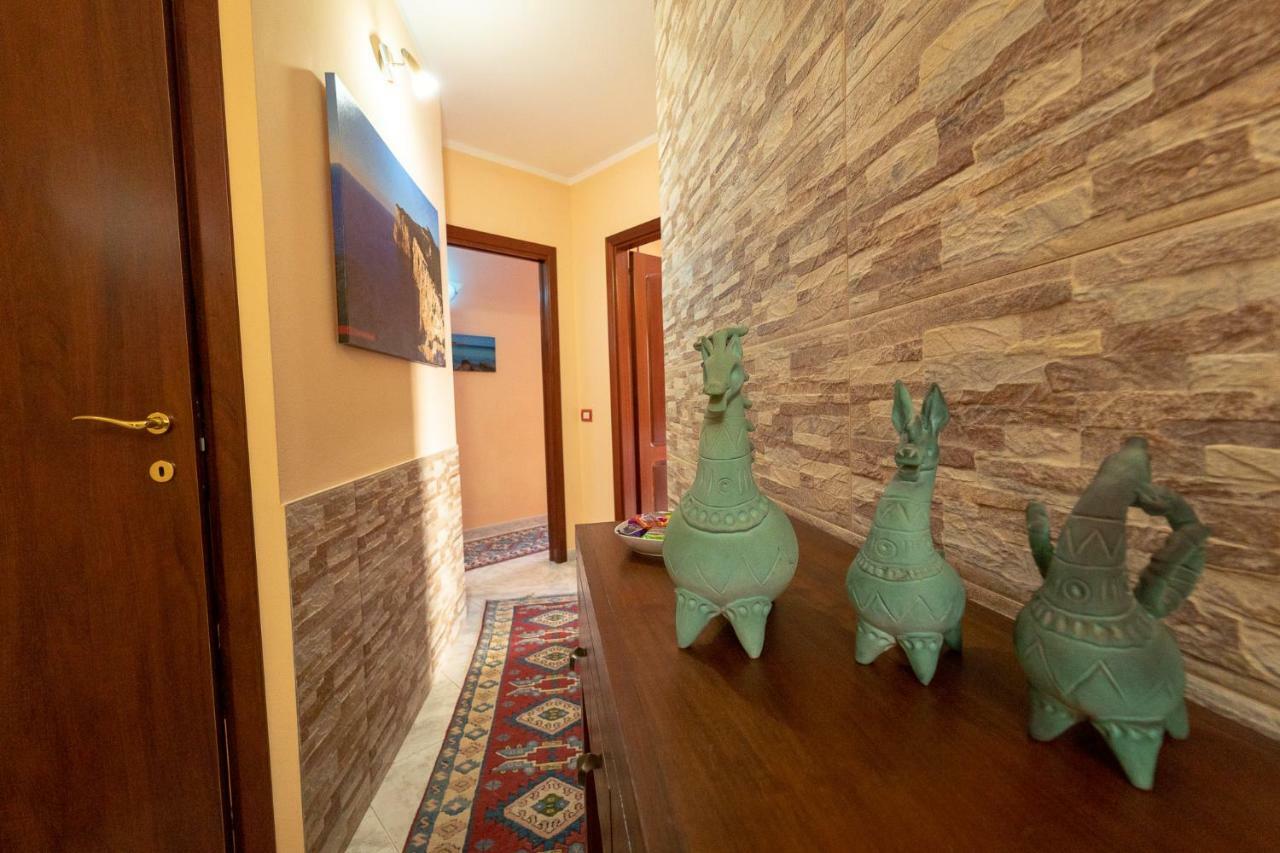 La Rosa - Elegant Rooms Sassari Bagian luar foto