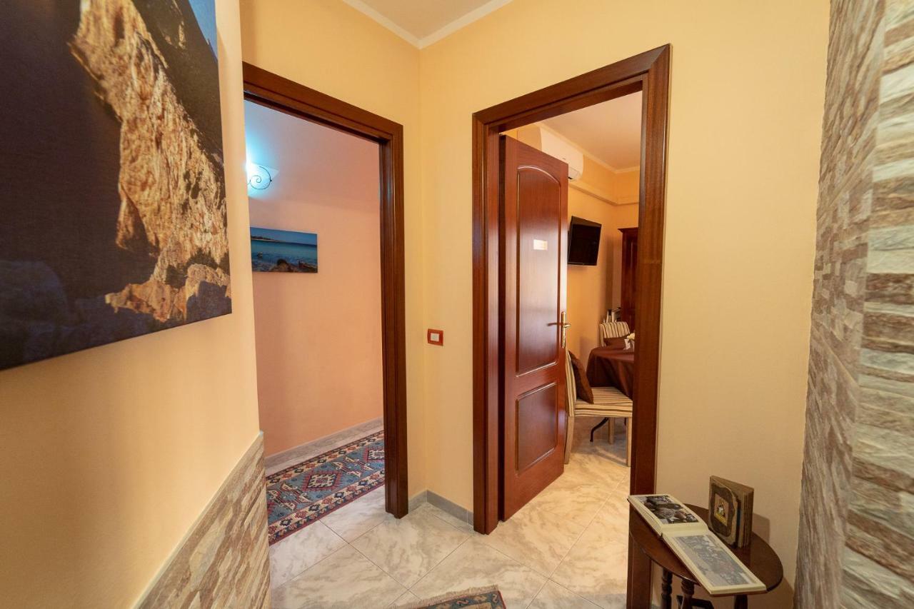 La Rosa - Elegant Rooms Sassari Bagian luar foto