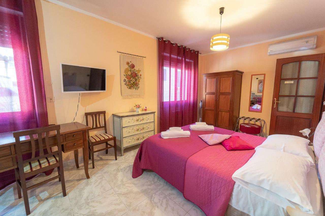 La Rosa - Elegant Rooms Sassari Bagian luar foto