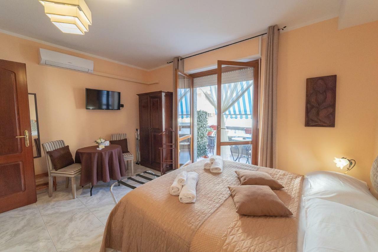 La Rosa - Elegant Rooms Sassari Bagian luar foto