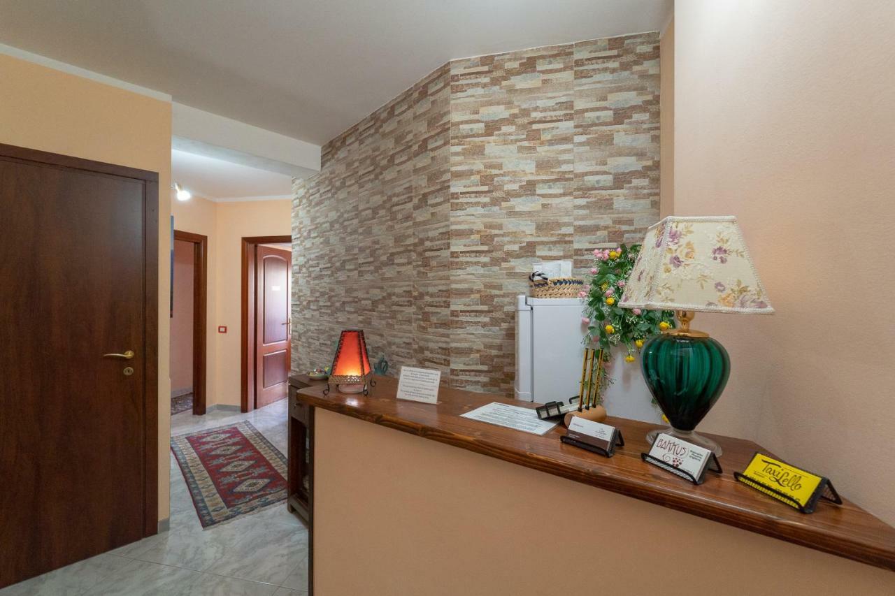 La Rosa - Elegant Rooms Sassari Bagian luar foto