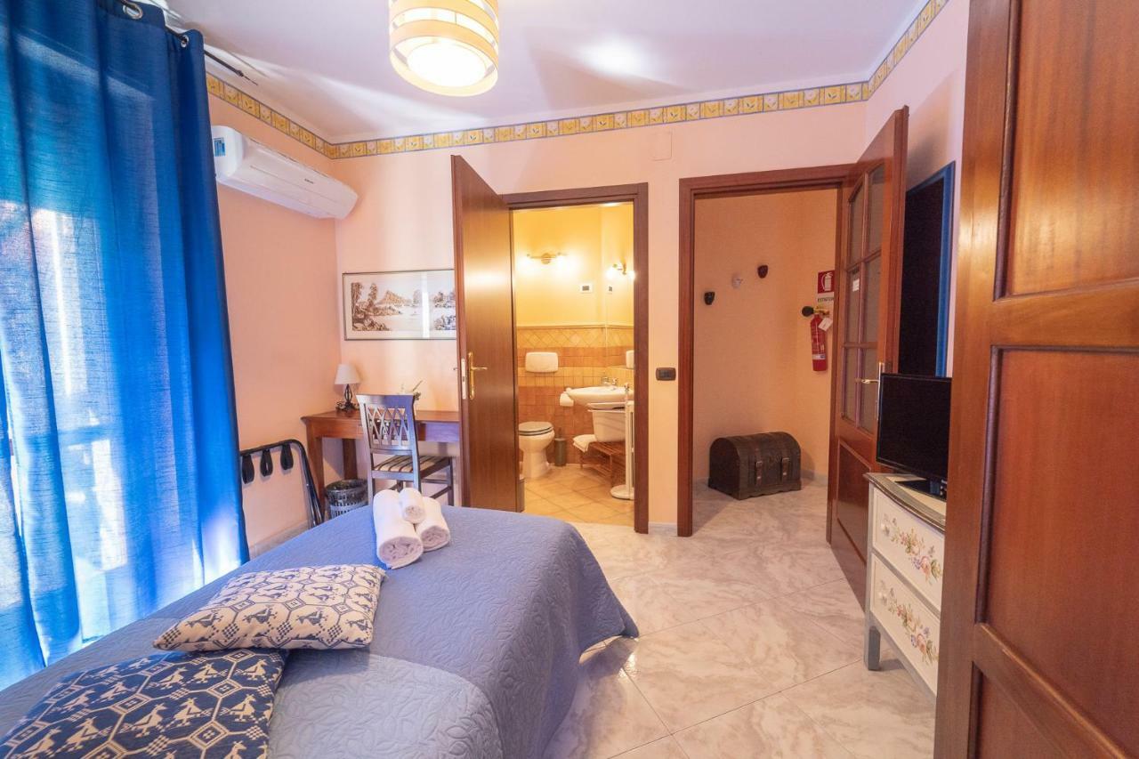 La Rosa - Elegant Rooms Sassari Bagian luar foto